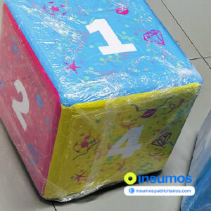 Dado Publicitario economico en Tecnopor medida 40x40cm